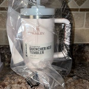 Stanley Cup Rose Quartz 40oz *NEW*
